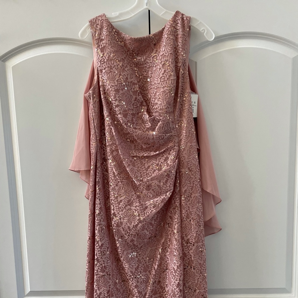 👗 brand new never worn evening dress. Great for a wedding.